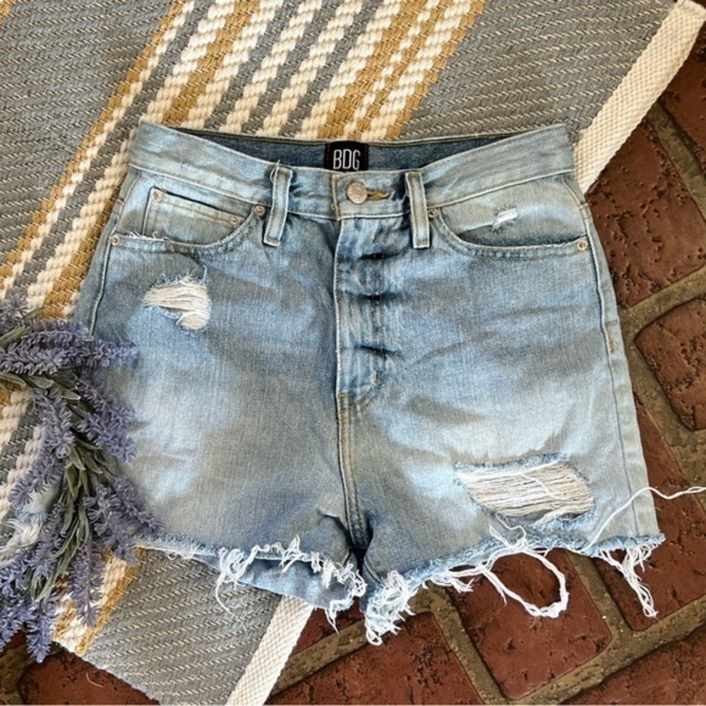 UO BDG girlfriend high rise light wash raw frayed hem denim shorts A-1
